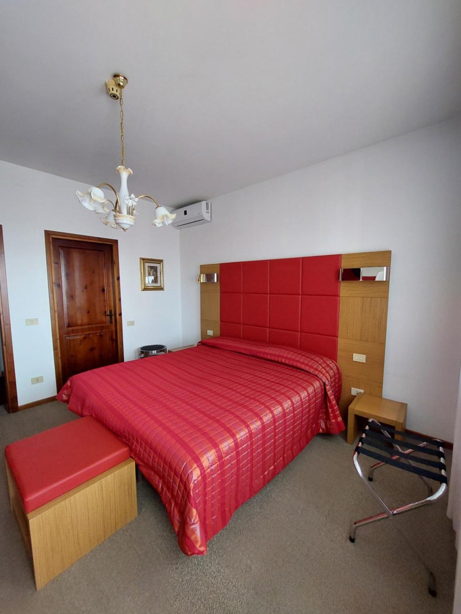 Albergo Alla Pineta Montebelluna Exteriör bild